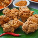 food lot on a green leaf plate